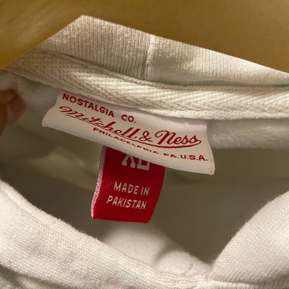 Raptors Sweater - Picture 2 of 5